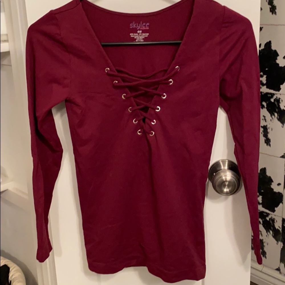 Women’s long sleeve v neck